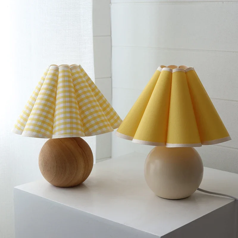 

Bedside Table Lamp Petal Table Lamp Bedroom Living Room Corridor Girl Ceramic Small Fresh Table Lamp Home Decor