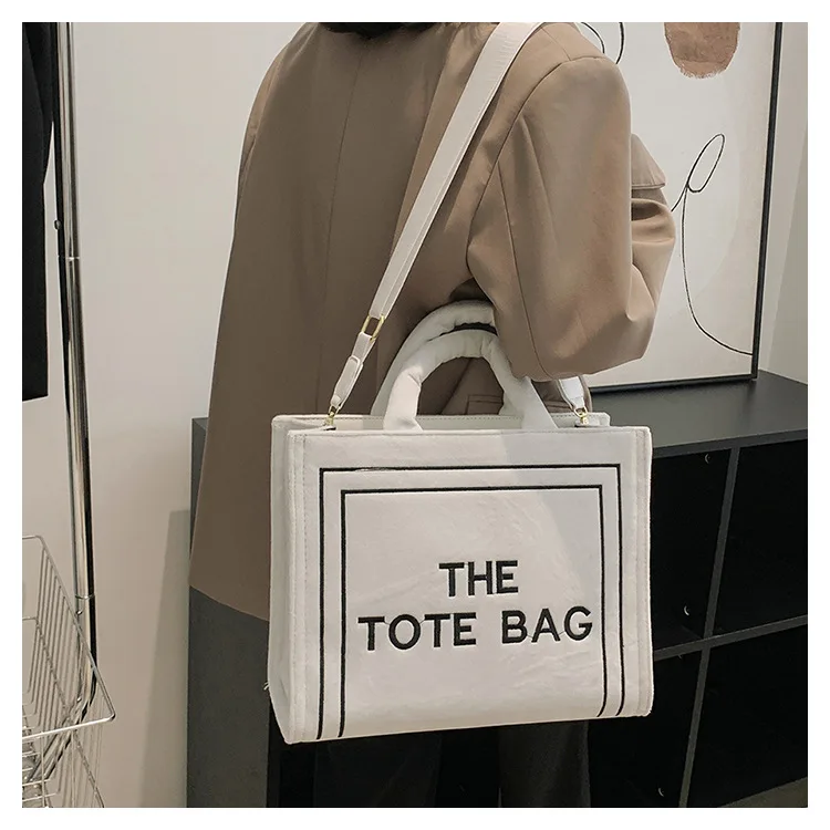 Bag Tit Plush Shop Bag Winter letters Large -capacity Tot Woman Leisure Hand Rittering