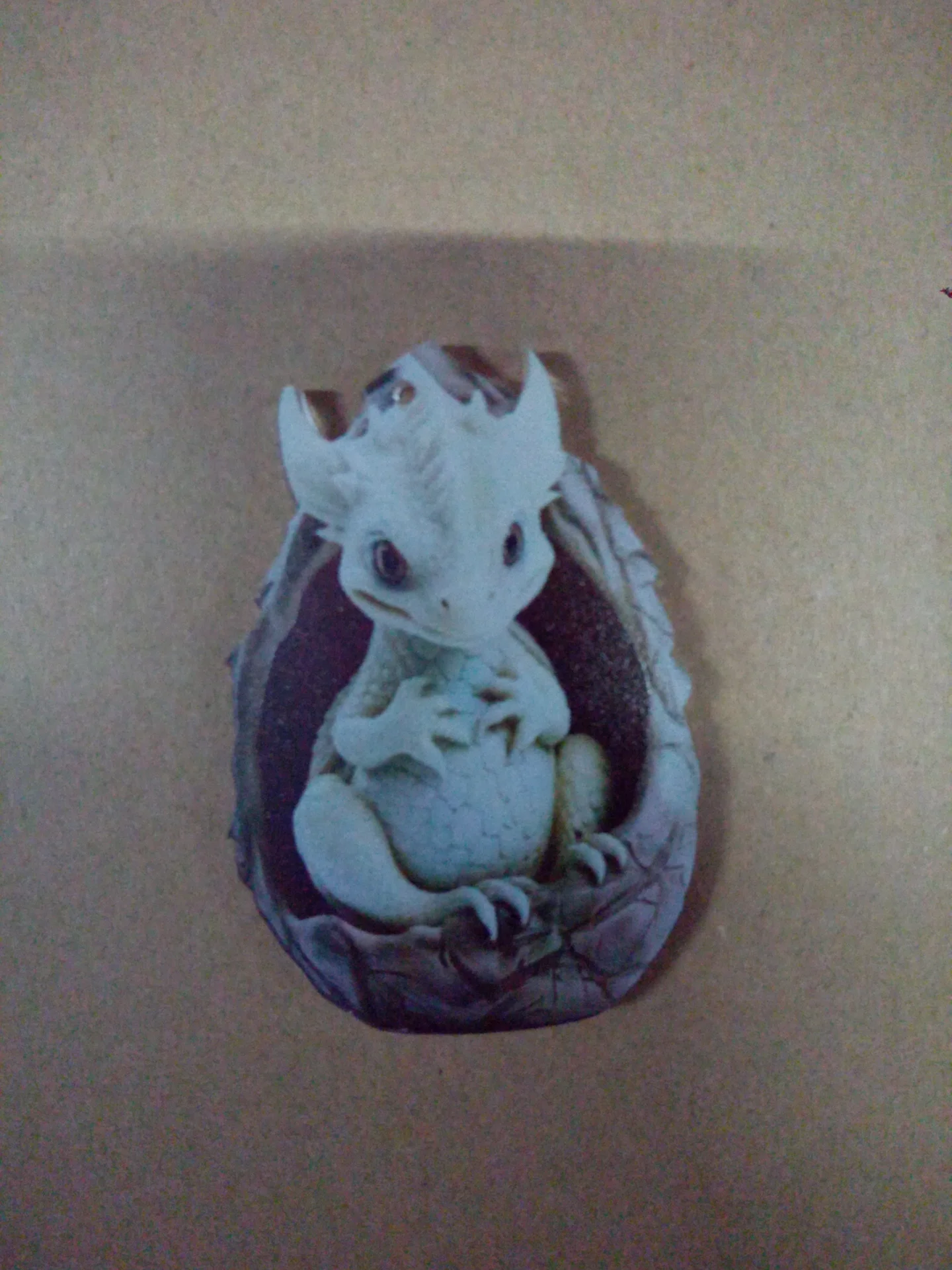 Рисунок 3 - Искусственная акриловая подвеска в виде яйца дракона