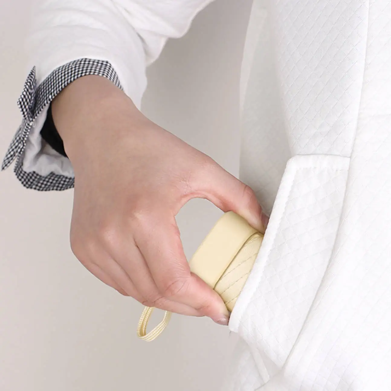 Mini 5-Fold UV Umbrella Lightweight 6 Ribs Pocket Umbrella with Portable Case Black Coating UPF50+ Sun & Rain Protection