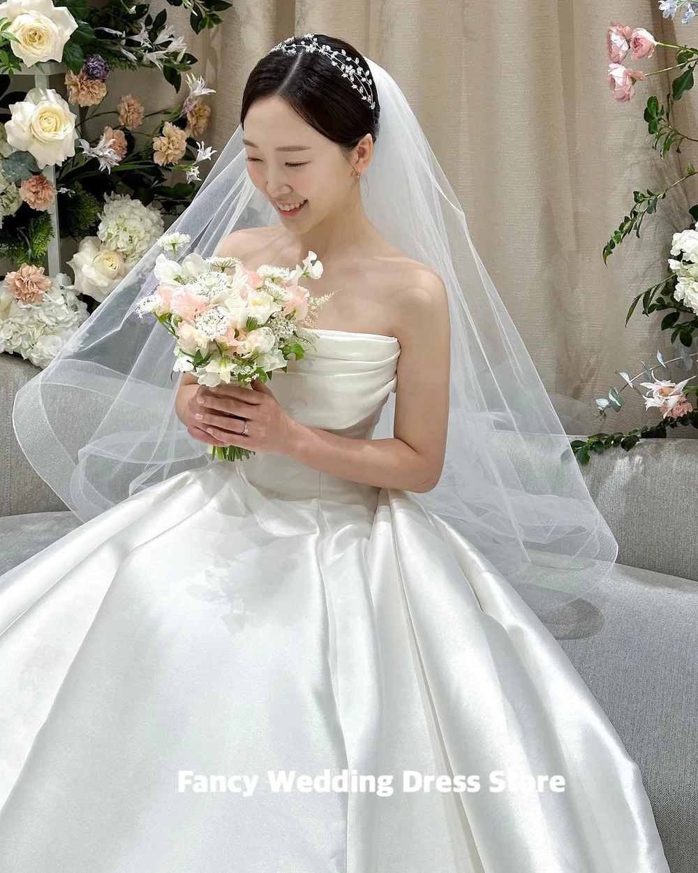 Fancy Simple Strapless A Line Wedding Dress Korea Photo Shoot Soft Satin Sleeveless Floor Length Bridal Dresses Custom Made