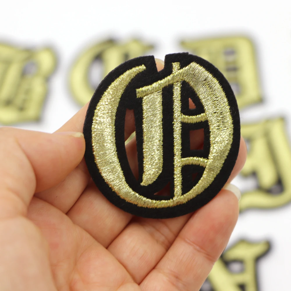 1PC Goldene Griechische Buchstaben Stickerei Patches Eisen Auf Buchstaben Patch A-Z Patch Gestickte Patch Nähen Auf Patch für Kleidung Name Diy – Detail 17