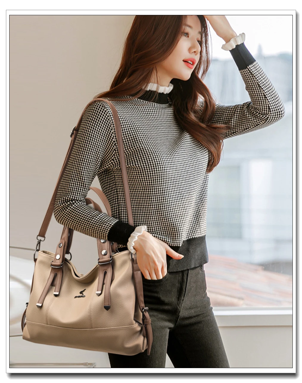 Designer Retro Leather Crossbody Bag Large Capacity Shoulder Bag_voghion.com