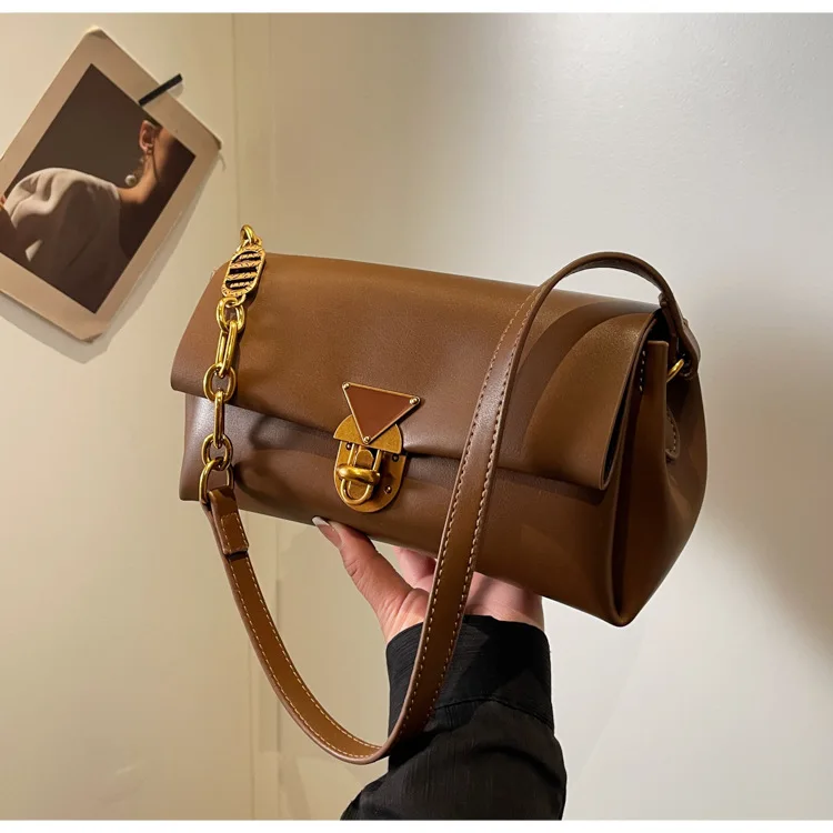 

Матовая нишевая сумка в стиле ретро для женщин, новинка 2024, сумка на одно плечо с цепочкой, сумка через плечо, маленькая квадратная сумка