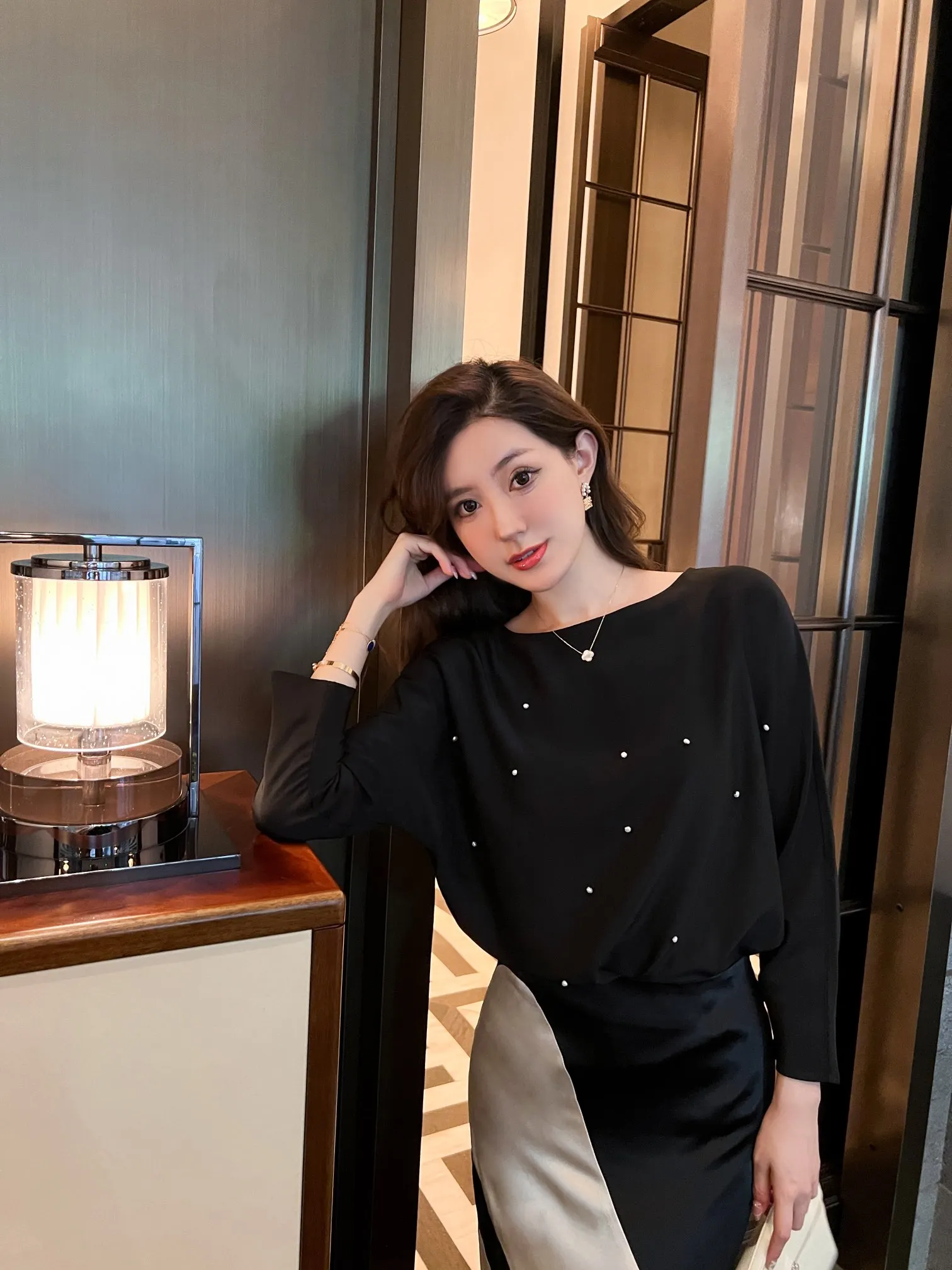 

2023 Spring/Summer Fashion New Women's Clothing Acetate Pearl Top Acetate Skirt 0822