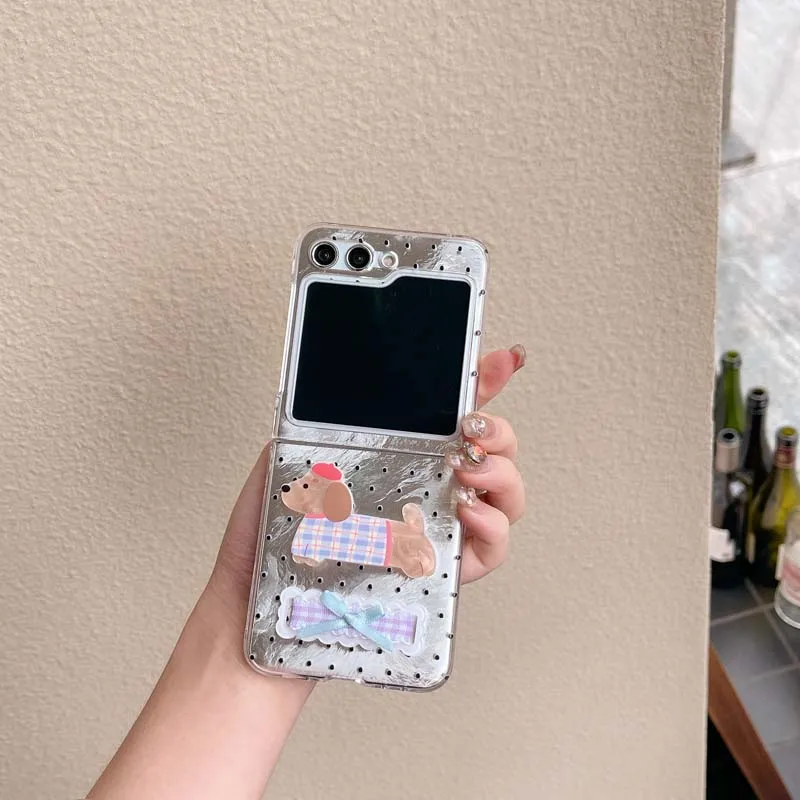 Funda de teléfono con correa de muñeca de perro de dibujos animados para Samsung Galaxy Z Flip 6 5 4 3 Funda protectora para Samsung Z Flip6 Flip5 Flip4 Flip3 Capa_voghion.com