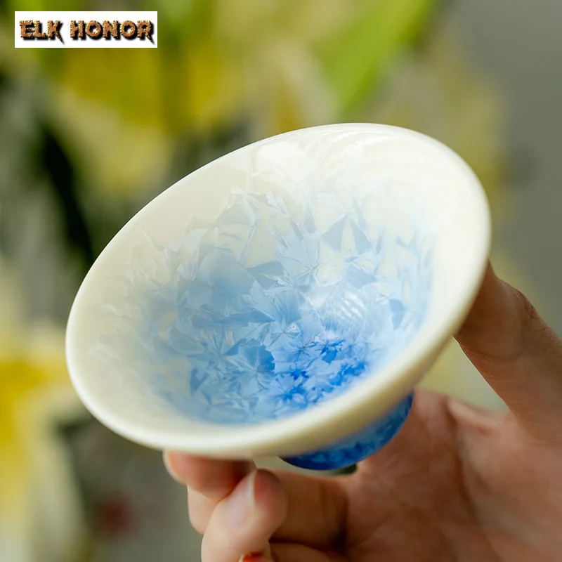 Tazza Da Tè Celadon Fatto A Mano Con Coperchio - Porcellana Con Rilievo Peonia, Blu Cielo