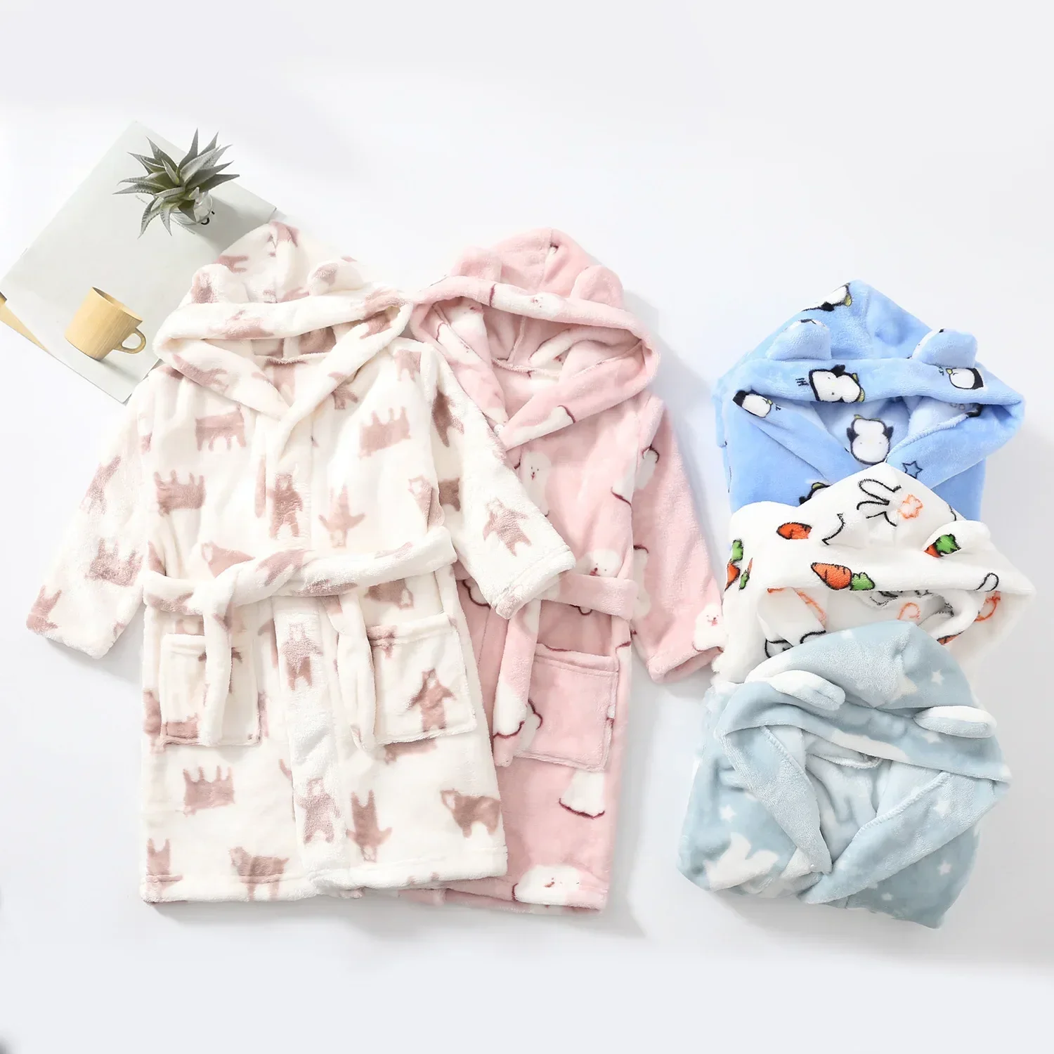 Cartoon Children's Robe Flannel Baby Bathrobe Long Sleeve Hooded Kids Bath Robe Lovely Animal Child Boy Girls Robes Kids Clothes