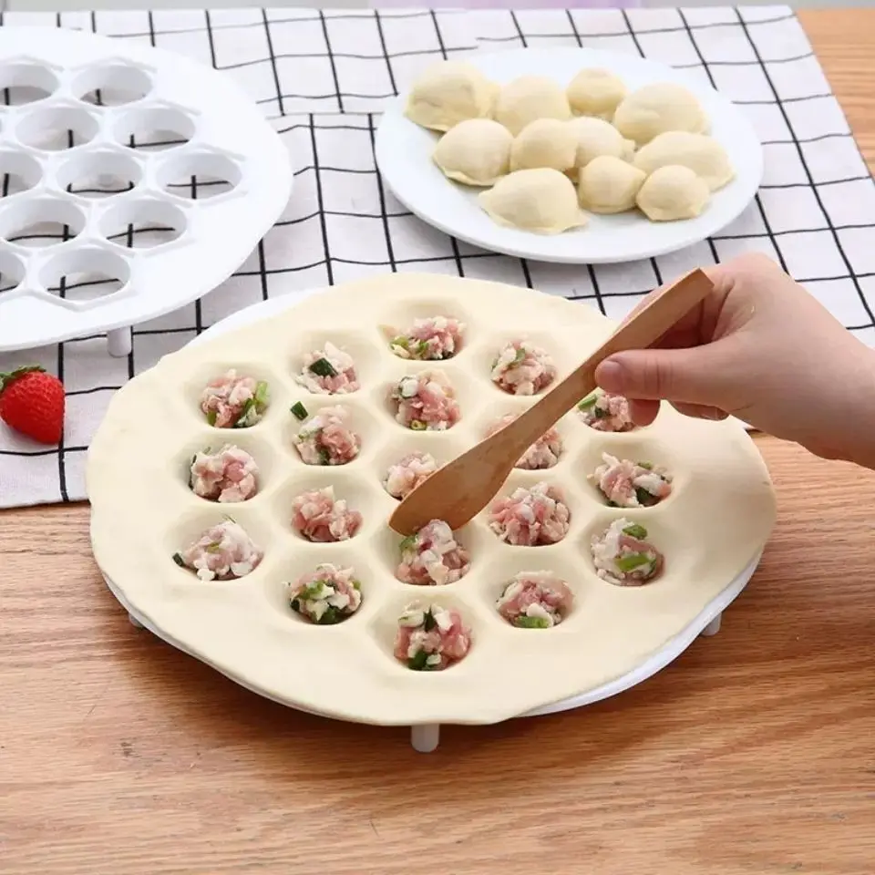 Ravioli Maker Dumpling Mold Dough Press Tortellini DIY Patty Meat Pasta  Form Kitchen Tools Accessories 2021 New Creative Gadget