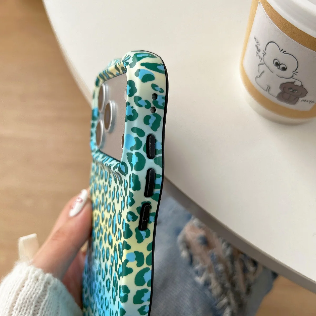 Leopard Print Wave Edge Shockproof Phone Case - Stylish and Durable Hard Cover