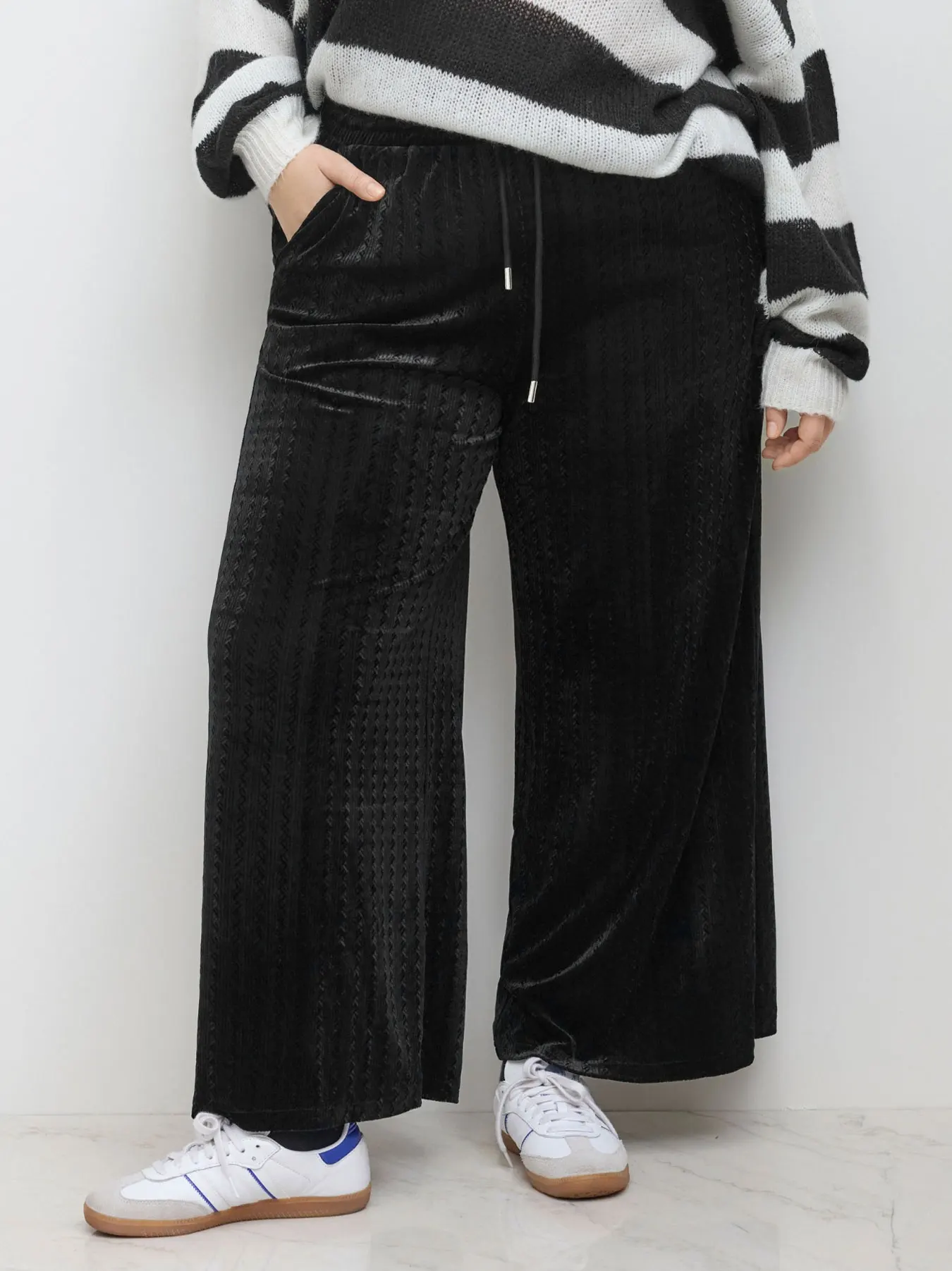 Women's oversized knitted pants