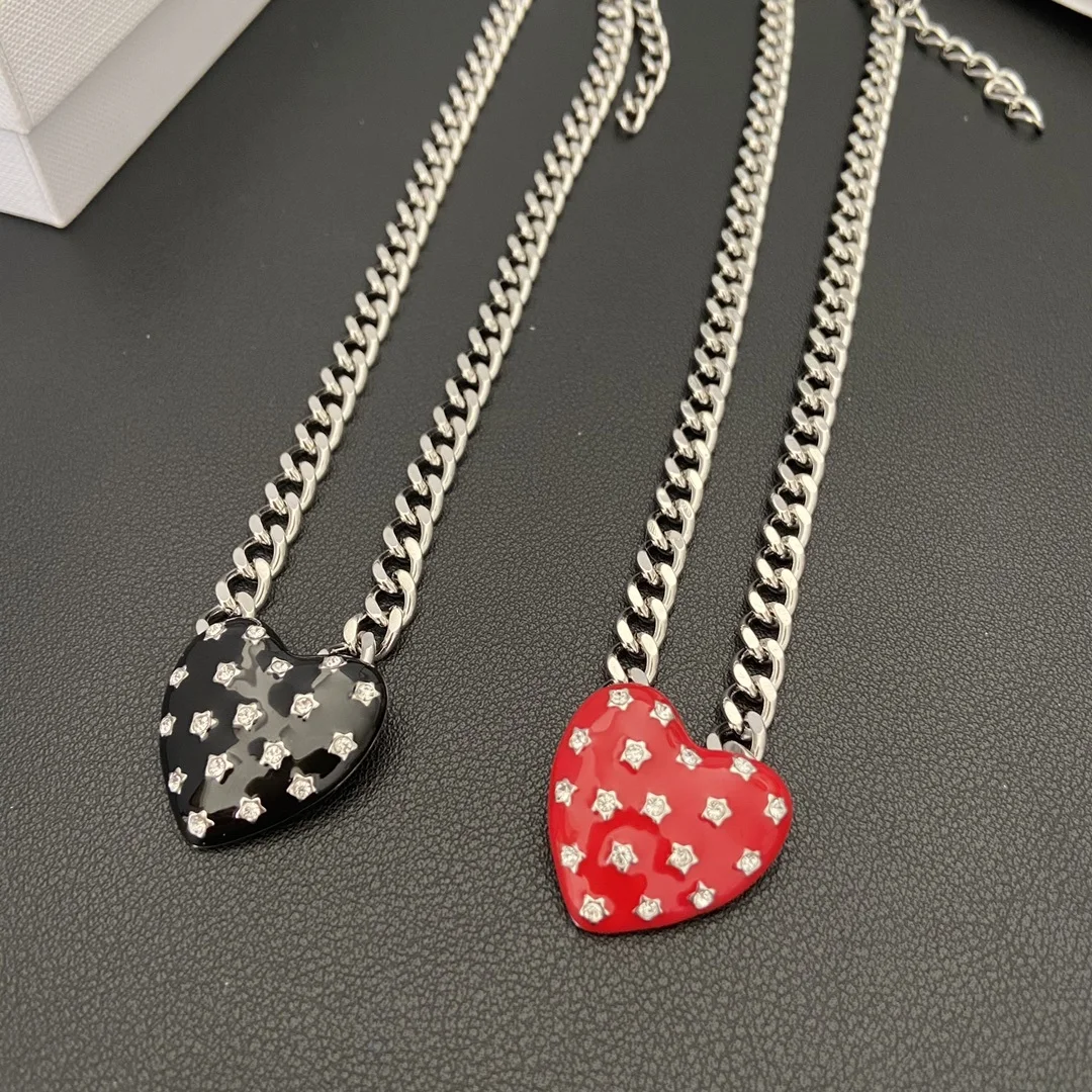

Ожерелье-чокер с эмалью и красным черным сердцем