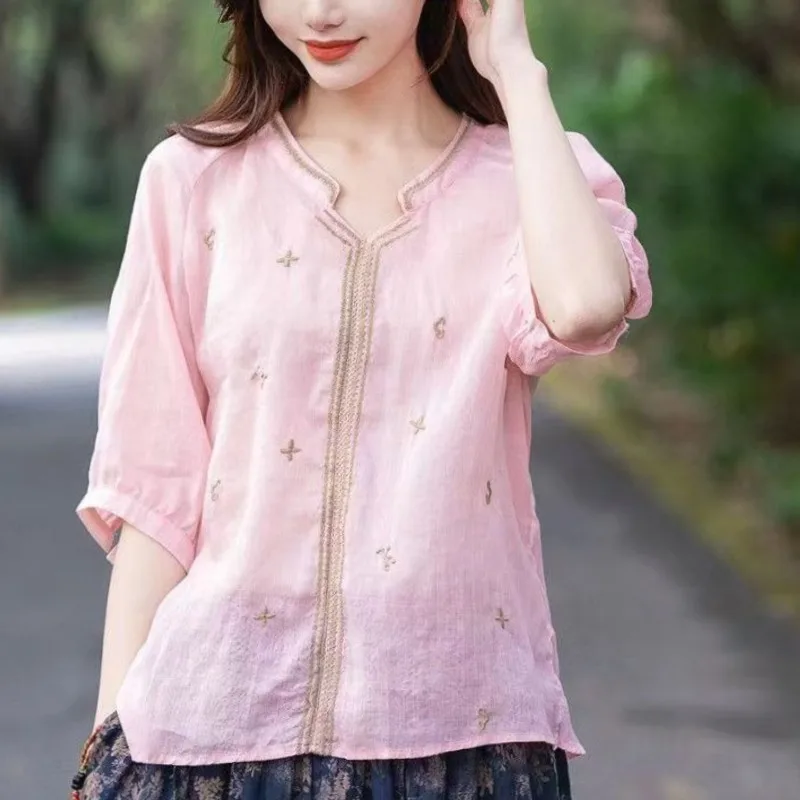 Temperament Retro Embroidered Women's V-neck Shirt Summer Women's Fashion Versatile Loose Cotton Half Sleeves Loose T-shirt Tops