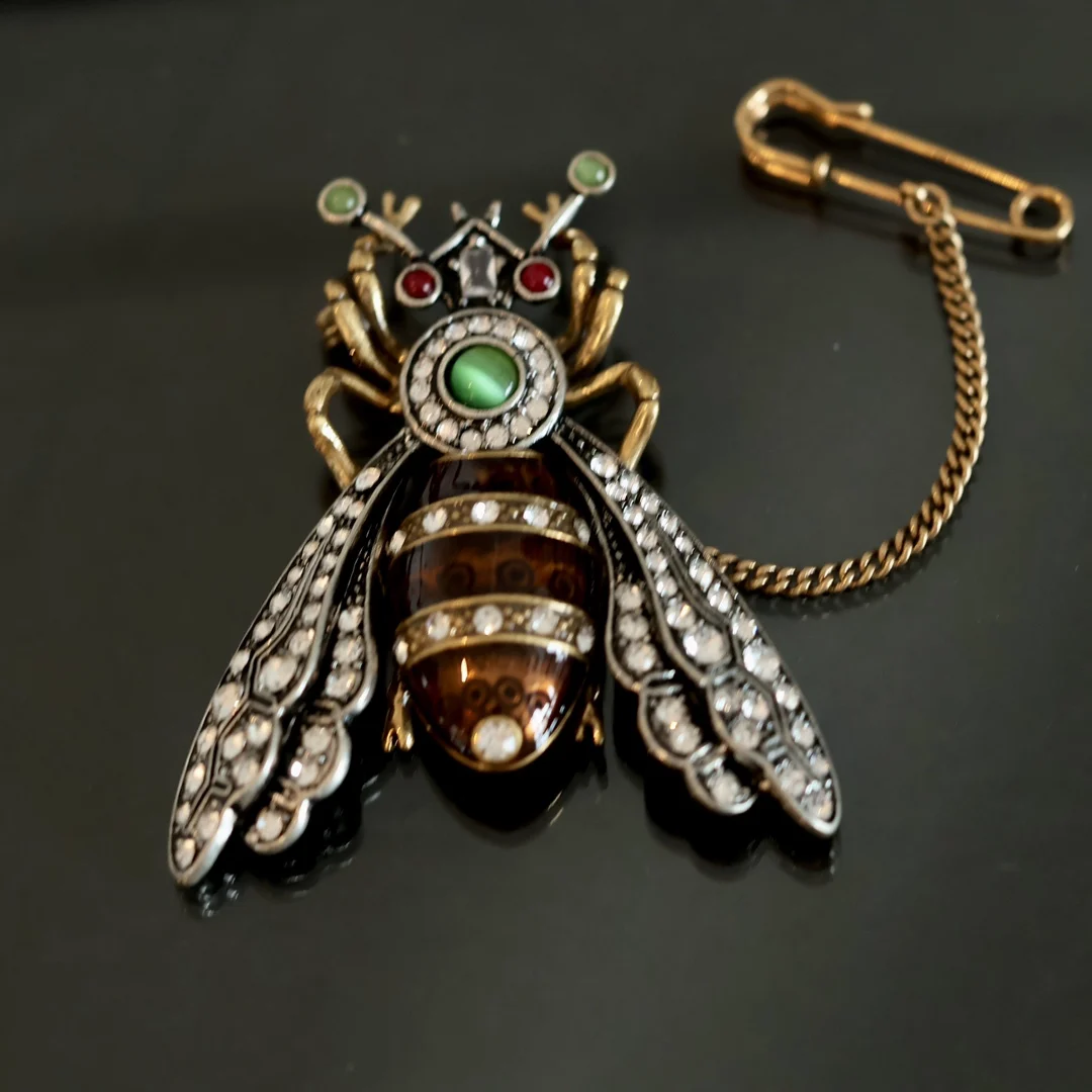 

New retro fashion personalized bee niche design brooch