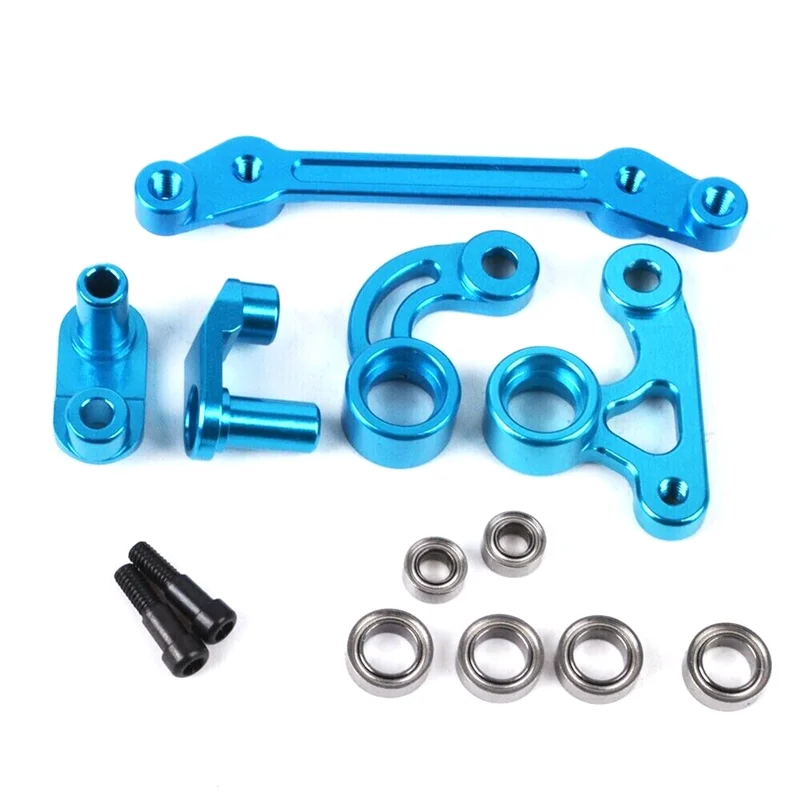 Comparaison avant-après : kit de direction renforcé aluminium bleu remplaçant les pièces d'origine en plastique.