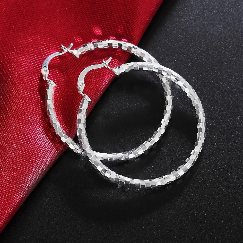 Anting-anting hoop perak Sterling 925 laris untuk wanita perhiasan romantis manis pola kisi elegan 4CM hadiah lingkaran besar