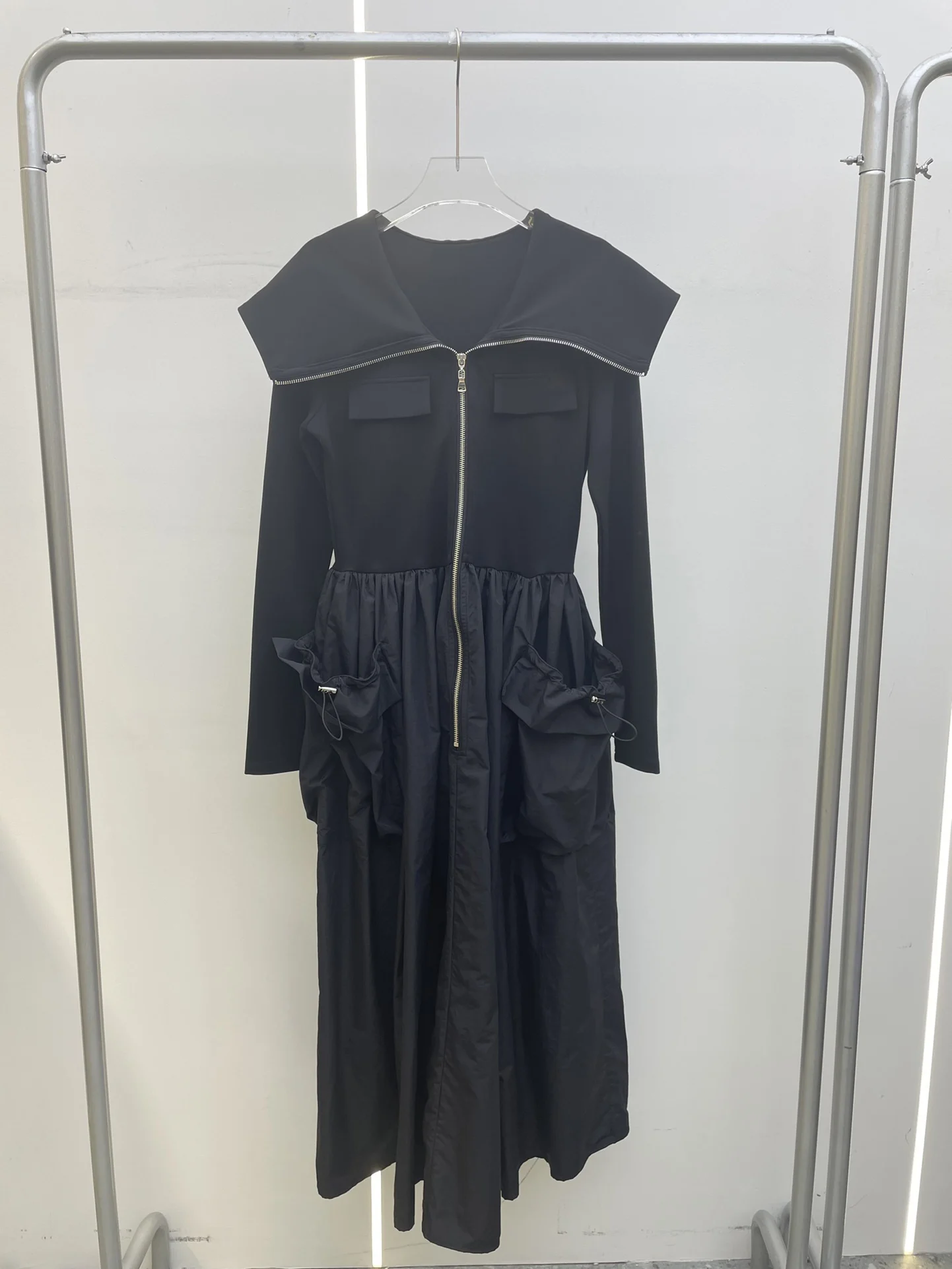 

Новинка Осень-зима 202323, длинное платье в стиле пэчворк с большими карманами, крутой черный супер дизайн sense8.3