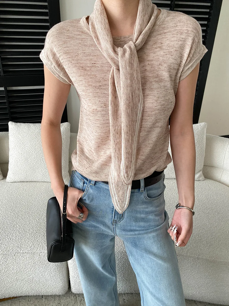 Frühlings- und Sommer-Damen-T-Shirt mit einfarbigem Revers und Taillenbund, ärmellos, figurbetont, aus Strickstoff. – Detail 21