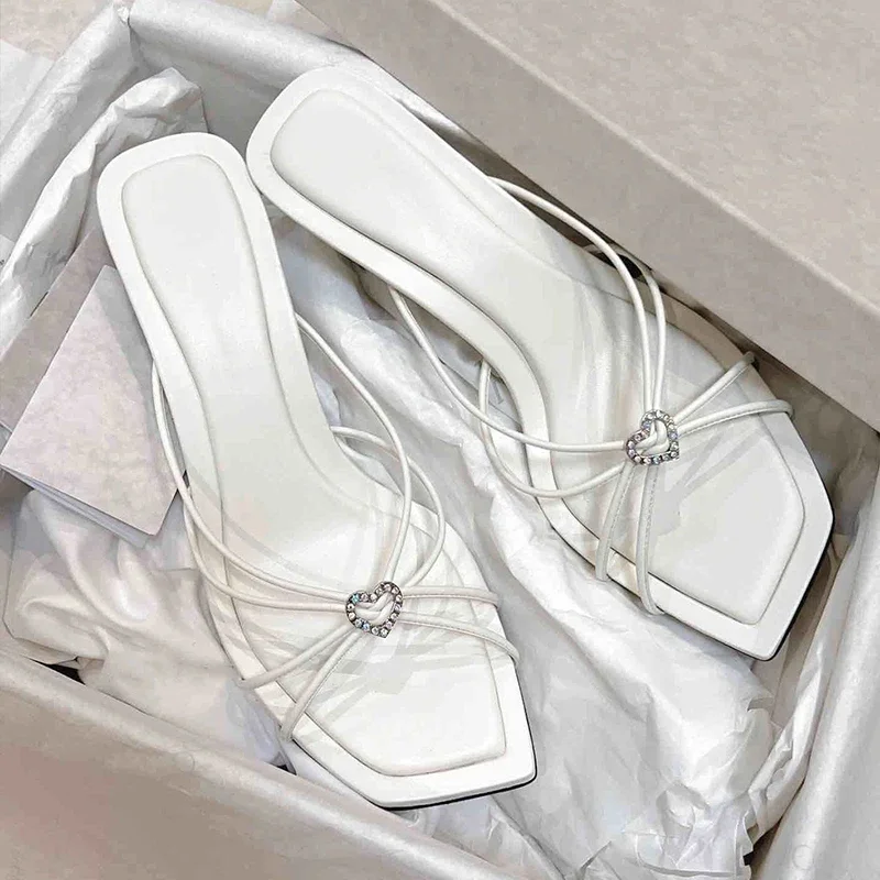 

Heart shaped crystal embellishment pink sandals 2024 summer new French square toe open toe thin heel thin strap high heels