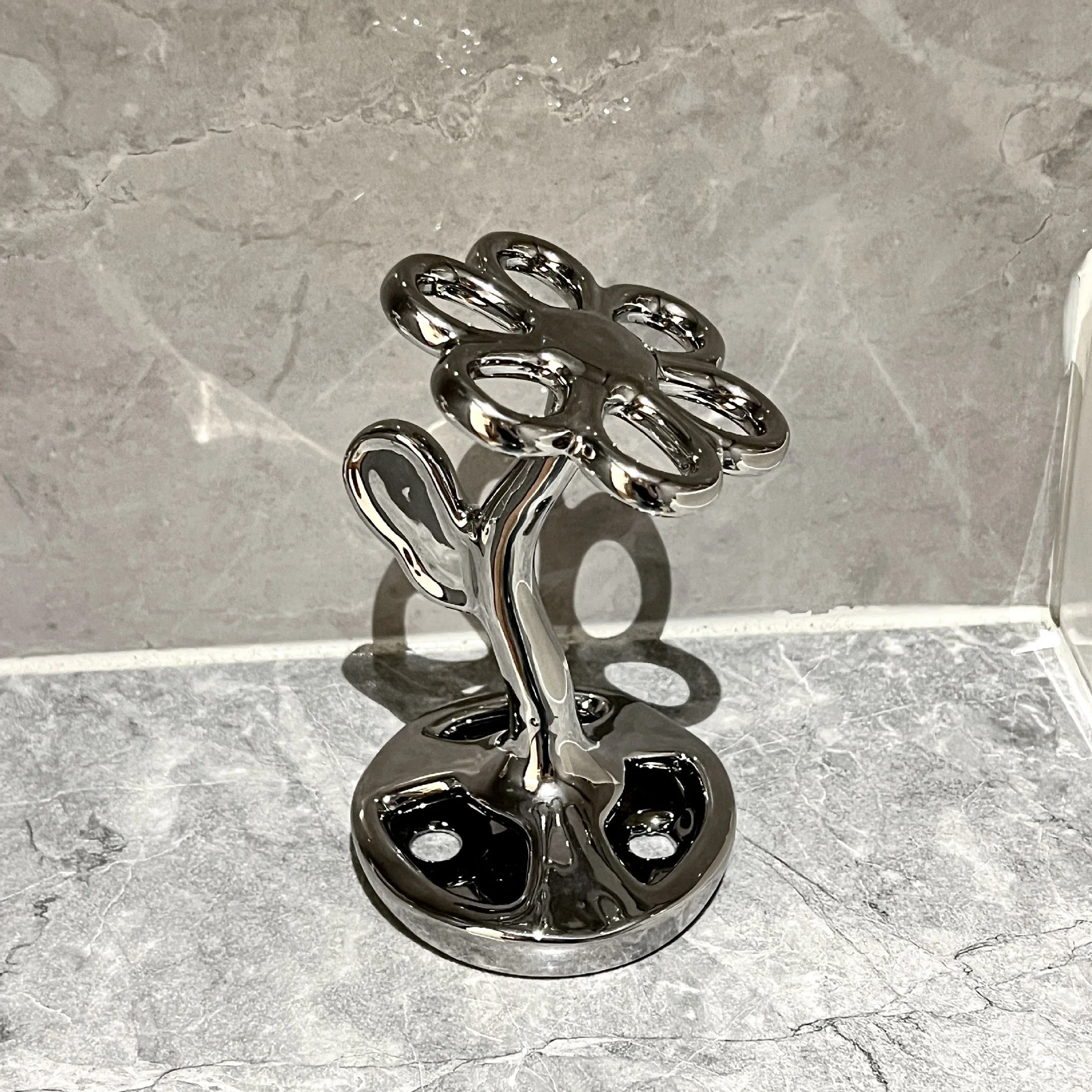 Ceramic Flower Shaped Toothbrush Holder Bathroom Storage Holder Desktop Makeup Brush Storage Rack Bathroom Supplies 4