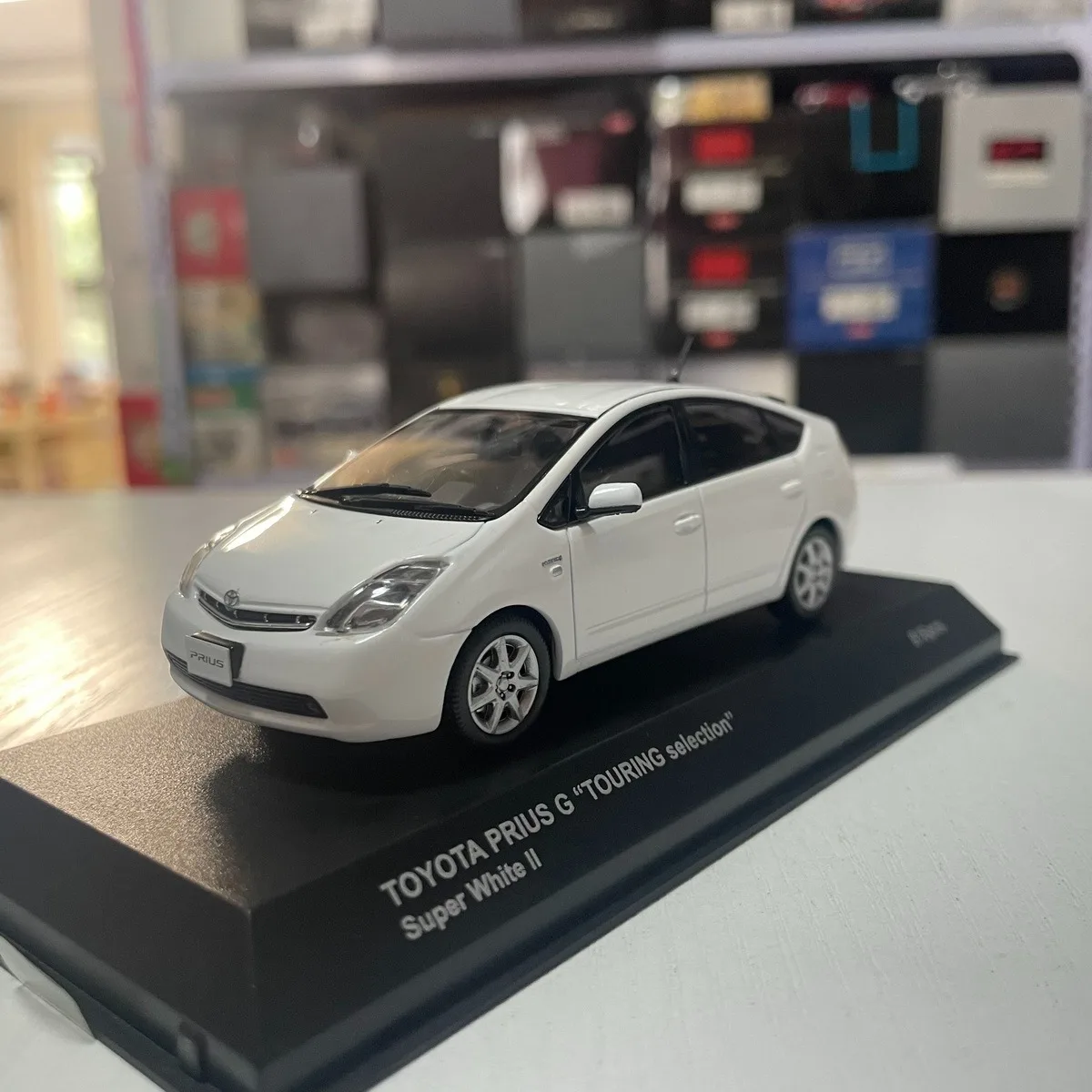 

Diecast 1:43 Scale Prius G Touring Alloy Car Model Collection Souvenir Display Ornaments Vehicle Toy