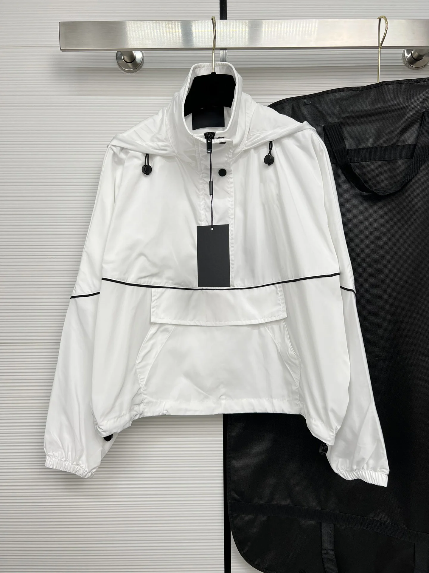 

23 New spring/summer, hooded hardshell7.7