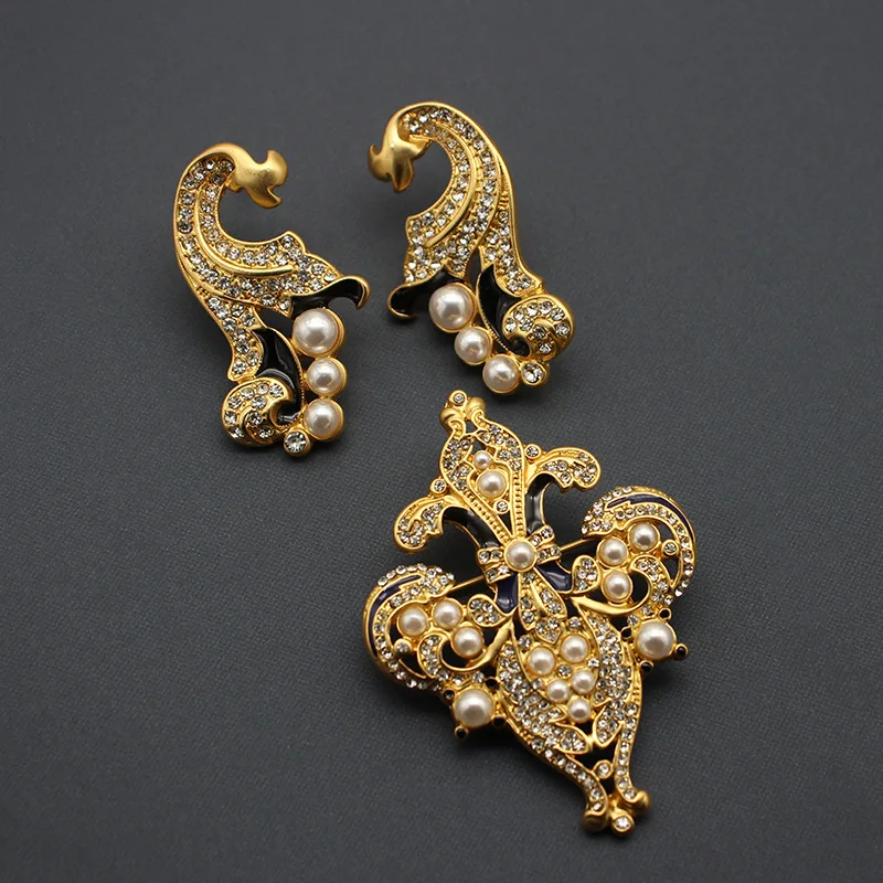 

Iris flower studded pearl earrings brooch