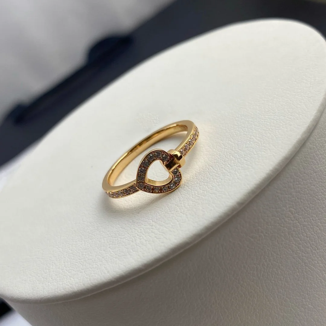 2022 Hot Brand Electroplating Gold Process Of Love Lock Ringr Micro Inlaid High Carbon Diamond New Four Claw RingJewellery