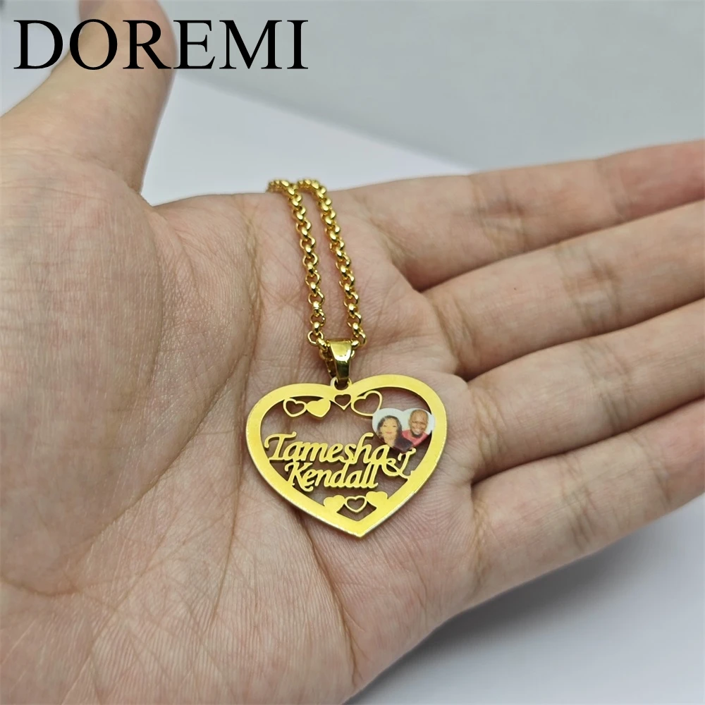 DOREMI Designer Letter Pendant Picture Color Peach Heart Picture Nameplate Pendant Necklace Custom Name Stainless Steel Necklace