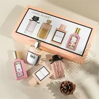 Vendre bien Parfum Femme 120ml Feminino Parfums De Mujer Floral Parfum Spray réalisation Parfum Pour Femme coffret cadeau 4 pièces ensemble 4