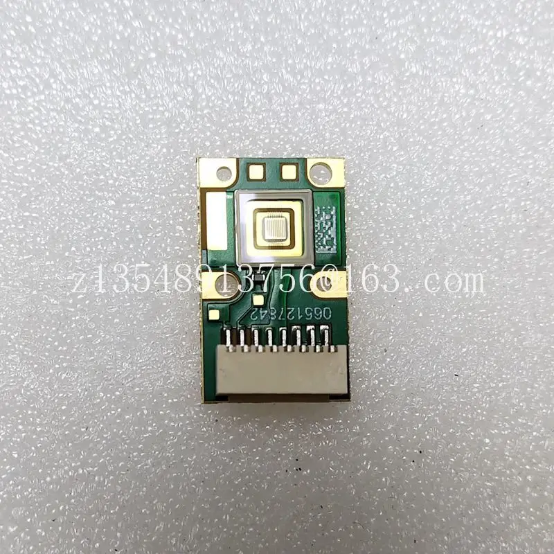 LG HX200 LG HS200 PA70G PB60G LED projector LED tricolor light bulb Lumin