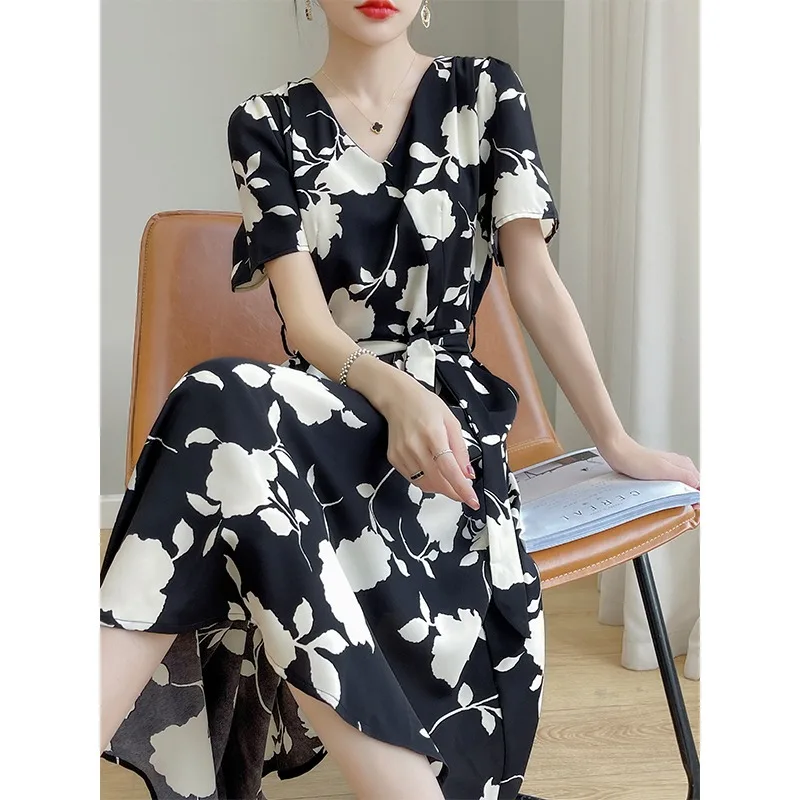 

Summer Dress Women Mother Models Fashion Temperament Short-sleeved V-neck Waist Retraction Lacing Acetic Smooth Mid-calf Dress