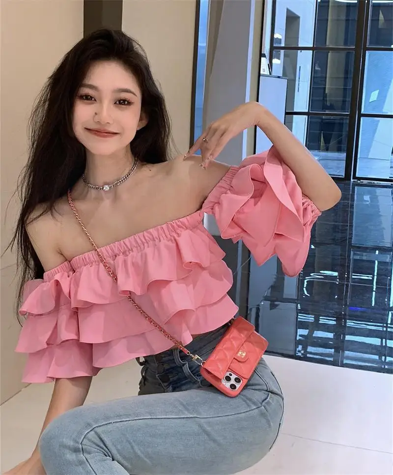 Blusa coreana con hombros descubiertos para mujer, blusa corta con volantes apilados, camisa de diseñador de verano de manga corta de gasa sexy, nueva