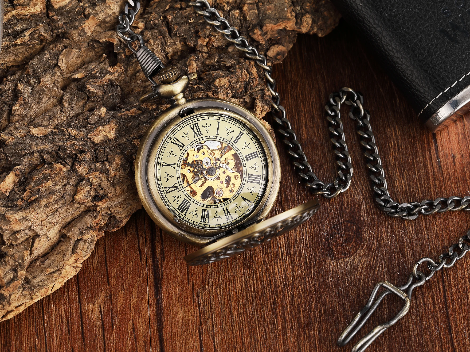 Steampunk Hollow Bronze Men's Automatic Mechanical Pocket Watch Roman Numerals Dial Vintage Stylish Pendant Clock