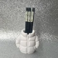 White no pen