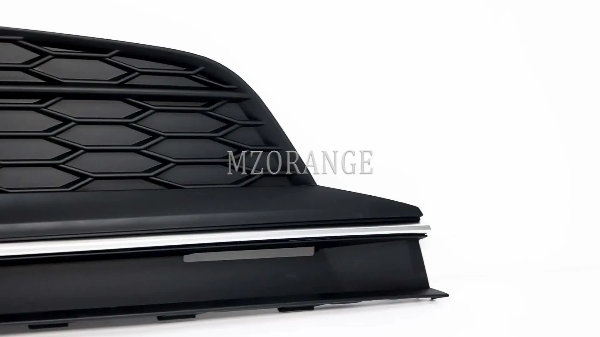 MOTOHIRO クロームシルバー車のフロントフォグライトグリル