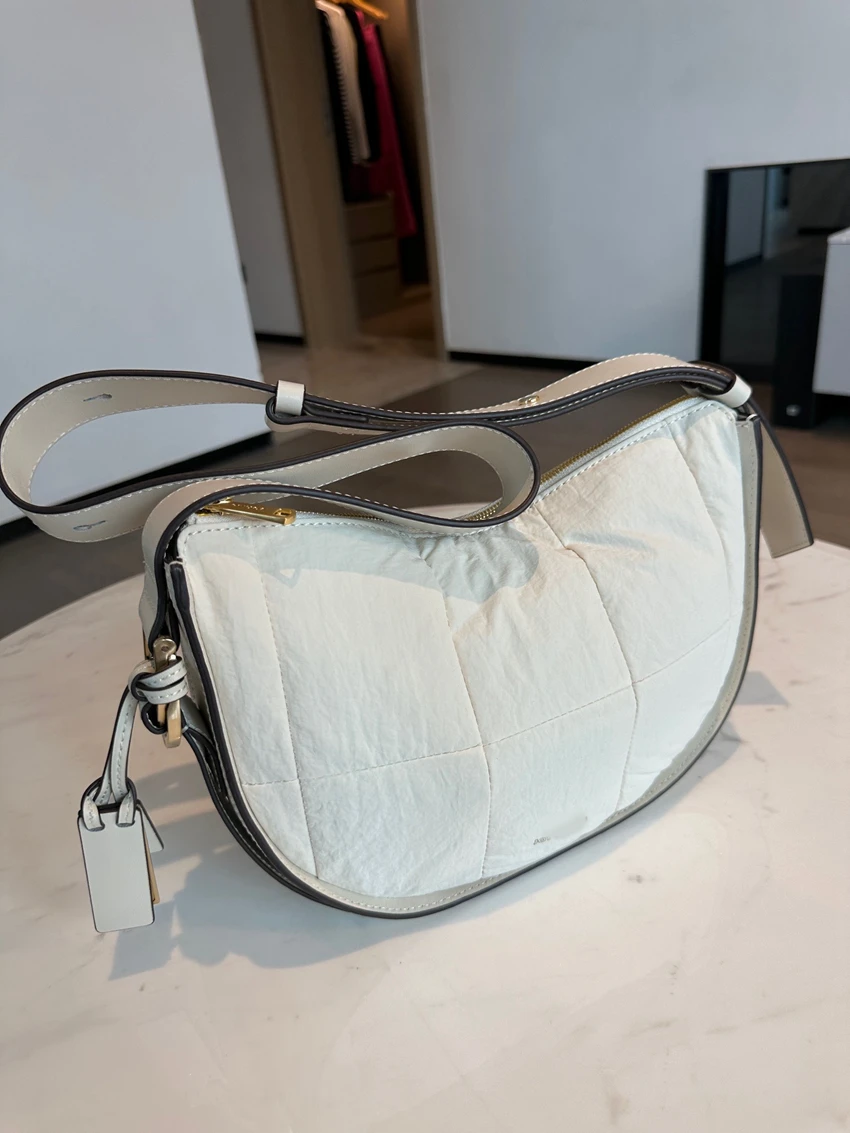 

Pure Yuan! South Korea JOY23 New Quilted Plaid Cowhide Spliced Fabric Face Single Shoulder Crossbody Crescent Bag Saddle