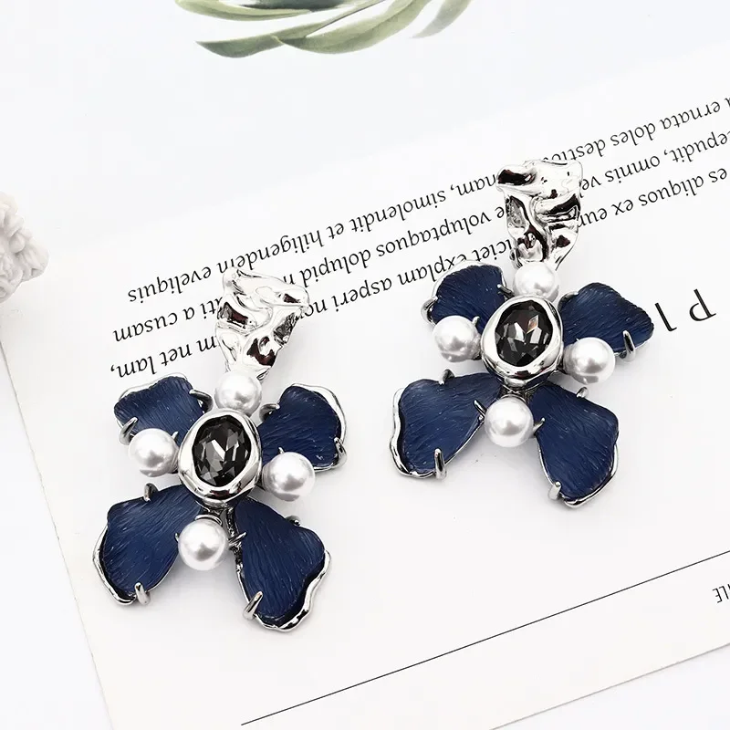 

Retro Blue Flower Pearl Wholesale Inlaid European And American Designer Ear Clips