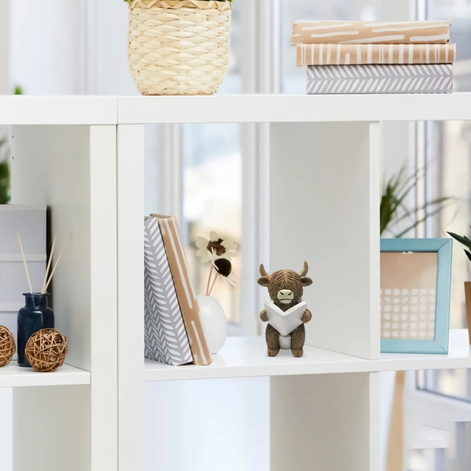 Cow Figurines Funny Resin Cattle Animal Statues For Christmas Garden Classroom Living Room Shelf Outdoor Indoor Bedroom Bathroom