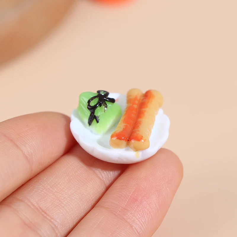 5Pcs 1:12 Dollhouse Simulation Mini Food Model Ornaments Breakfast Plate Egg Bread Dollhouse Accessories Kids Toy Randomly Sent