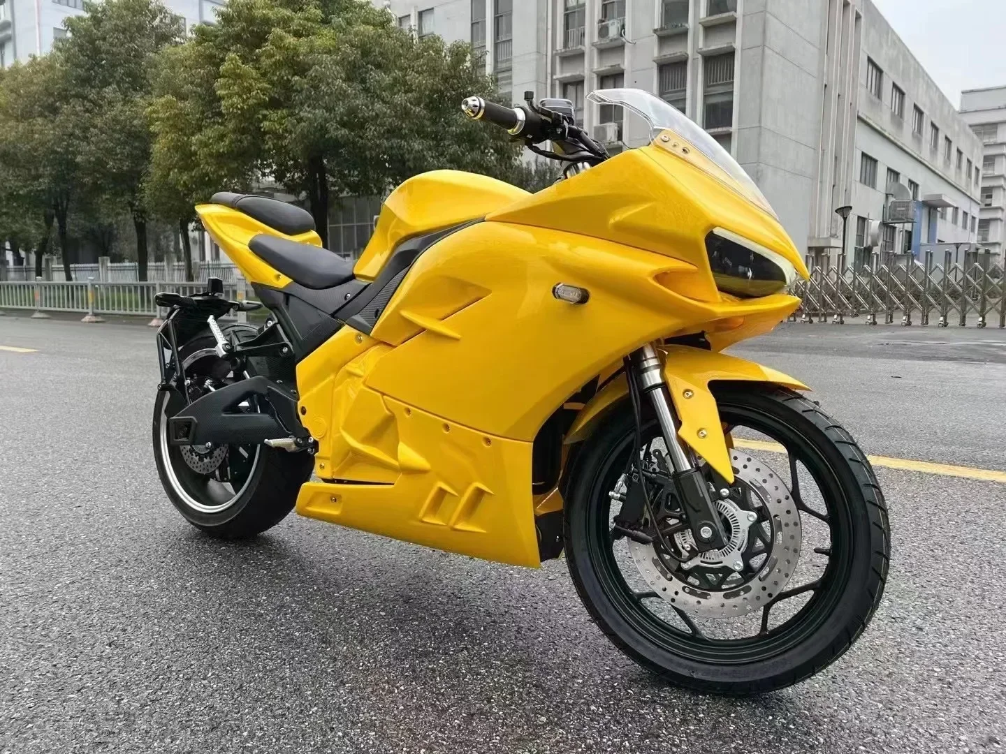 XILI Luyuan MotorcycleHengniu 12000w Powerful Lithium Battery Electric Motorcycle Fast And Long Range With High Quality