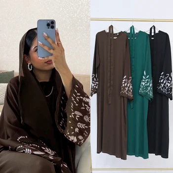 Wholesale Islam Caftan New High Quality Turkey Malaysia Satin Fabric Floral-embroidered Closed Abaya for Muslim Women