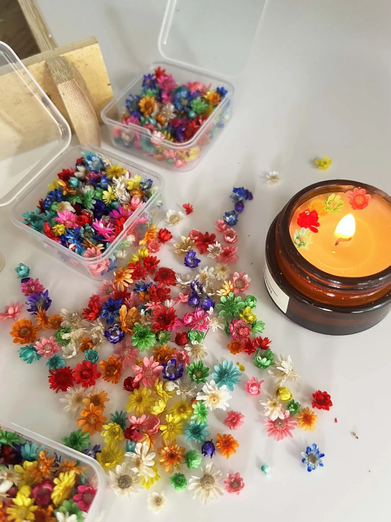 네일 아트를위한 1 상자 꽃 꽃 혼합 3D 매력 DIY 슬라이더 네일 부품 장식에 누르십시오 여름 매니큐어 액세서리