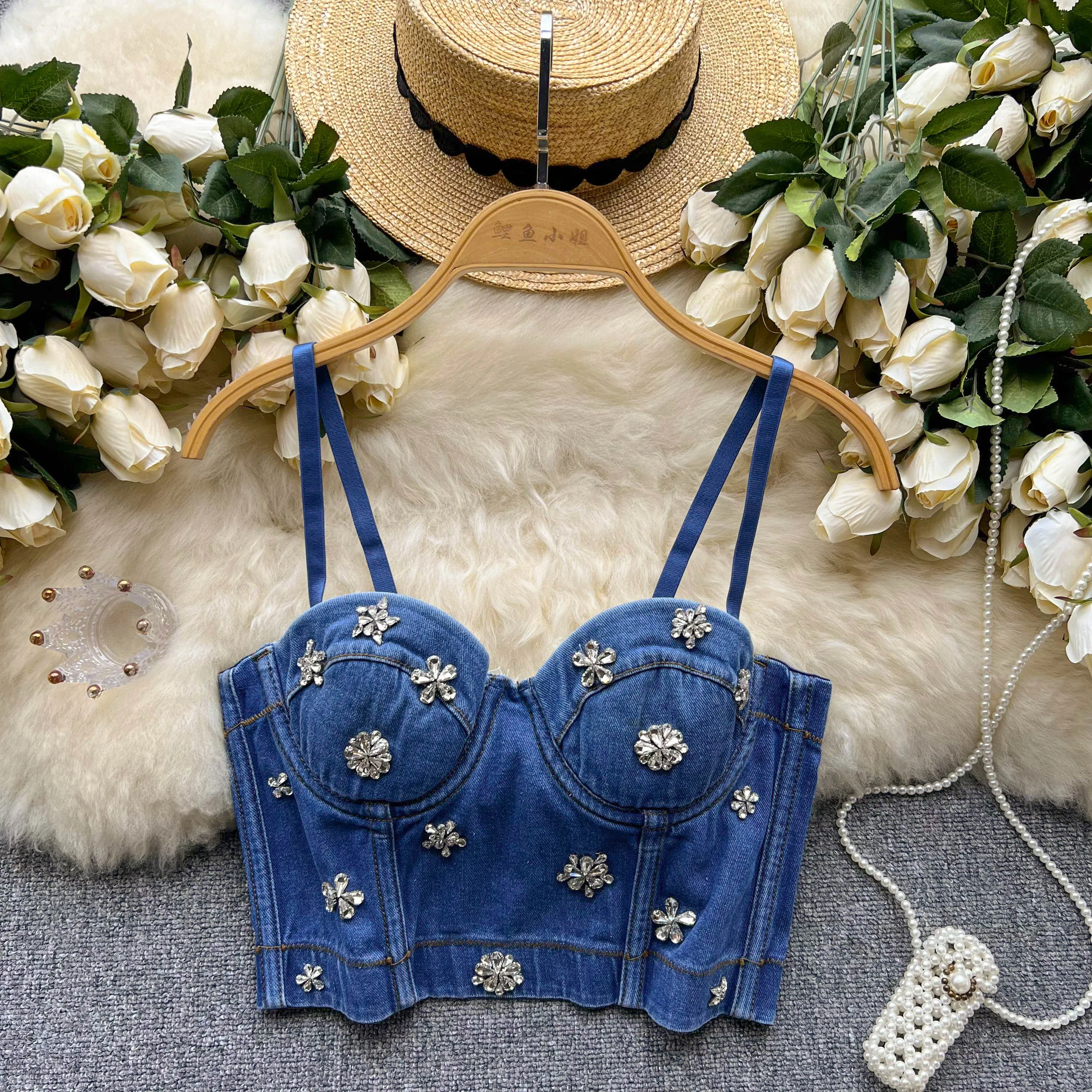 

Spicy Girl Flower Embedding Diamond Denim Suspended CAMIS for Women Summer Outwear with Chest Cushion Open Back Top