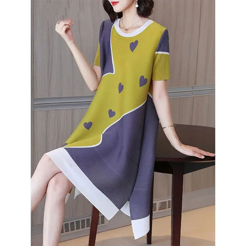 

Loose round neck short sleeves medium length A-line dress female 2023 summer pleated printed o neck fashion dress for women