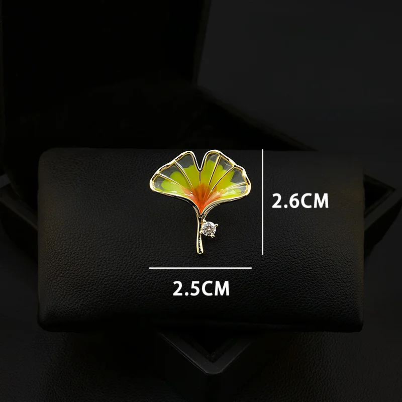 Small Exquisite Ginkgo Leaf Brooch High-End Women's Suit Corsage Collar Anti-Exposure Cardigan Buckle Lapel Pin Ornament Jewelry
