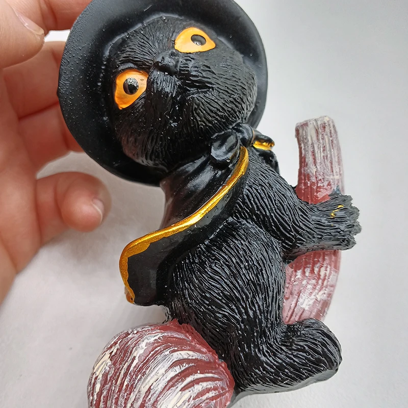 Statue de chat noir avec chapeau de sorcière, Figurines croissant de lune,  chat à balai mignon, ornements'hal