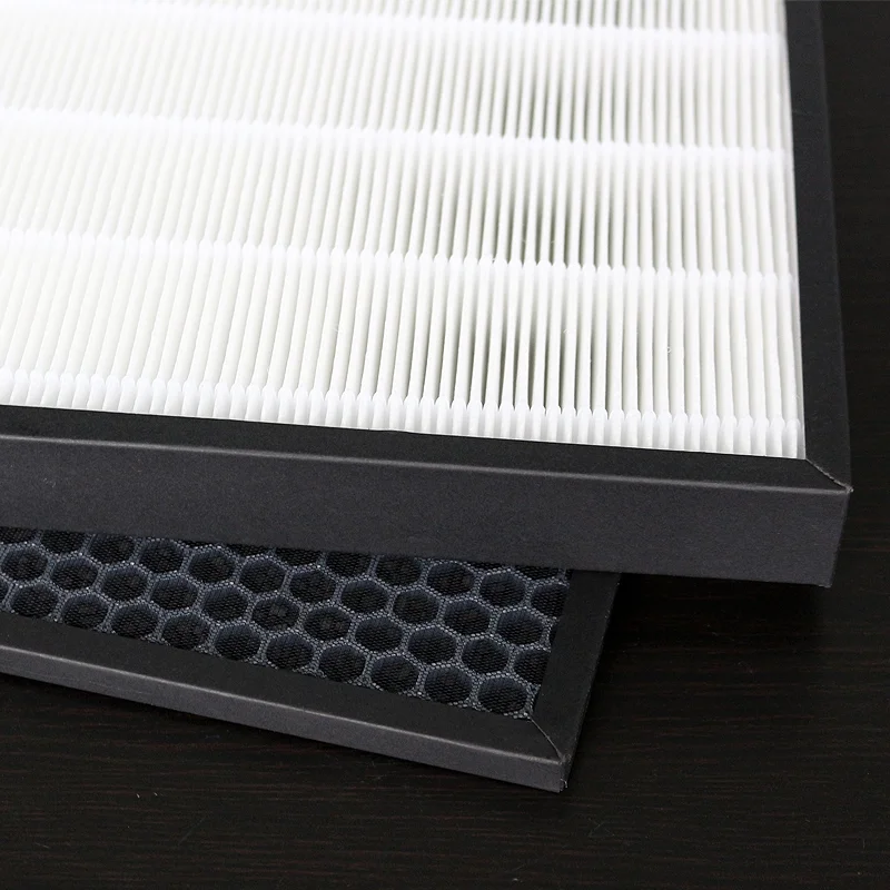 Filtre HEPA FZ-D60HFE pour purificateur d'air Sharp, angle montrant l'épaisseur et la structure.