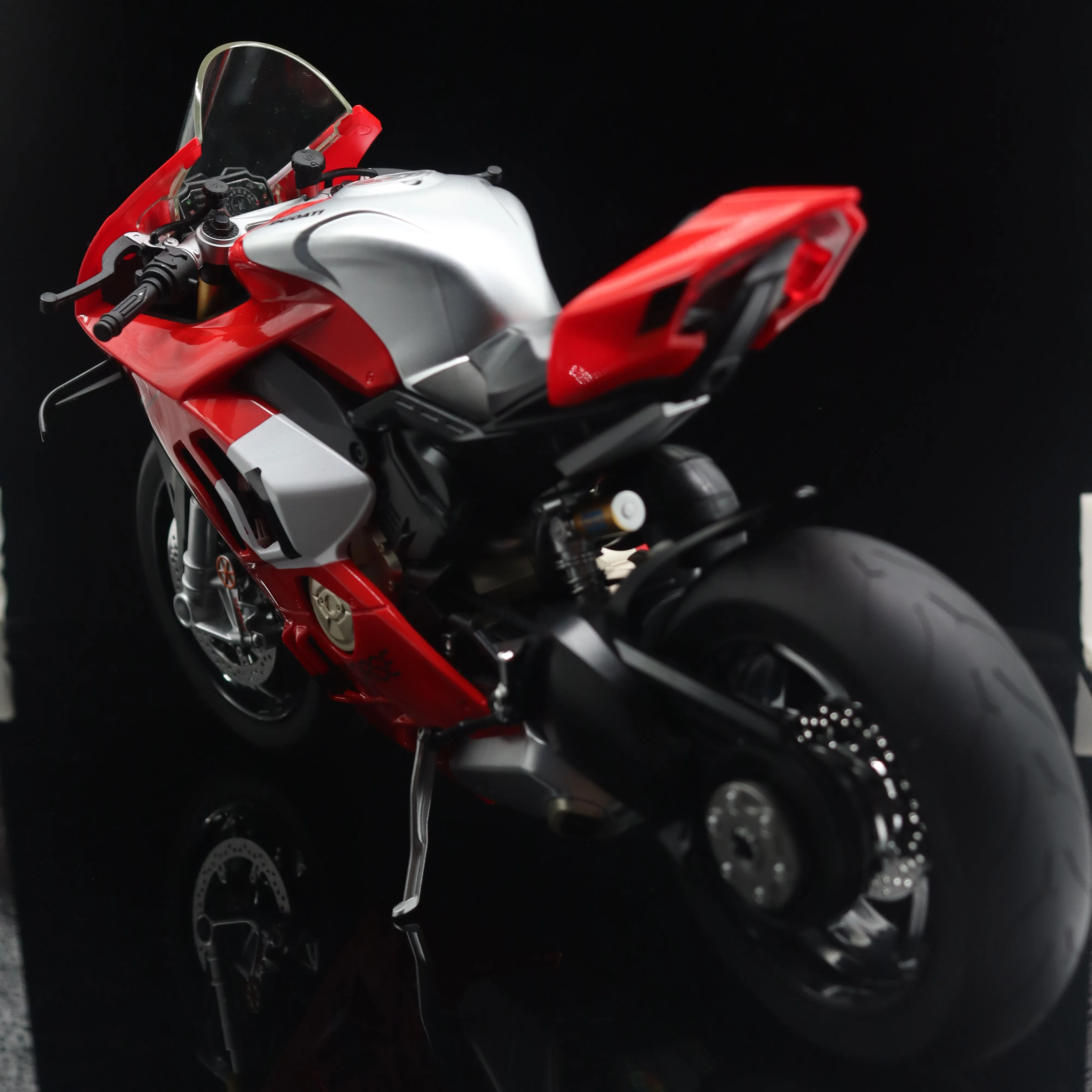 Spray 1:6 Ducati V4S 1/9 H2R Racing motorcycle Alloy Diecast Model