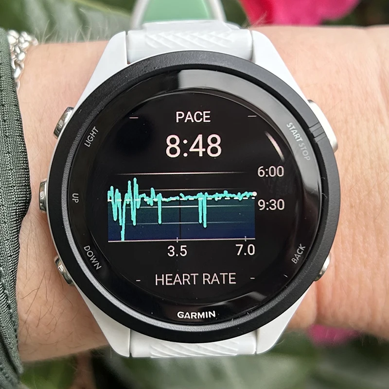 Garmin Forerunner 265 Sports Smartwatch da corsa GPS Touch screen con display AMOLED da 1,3 pollici - immagine 4